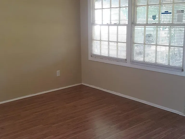 3122 Bell Dr — Photo 8