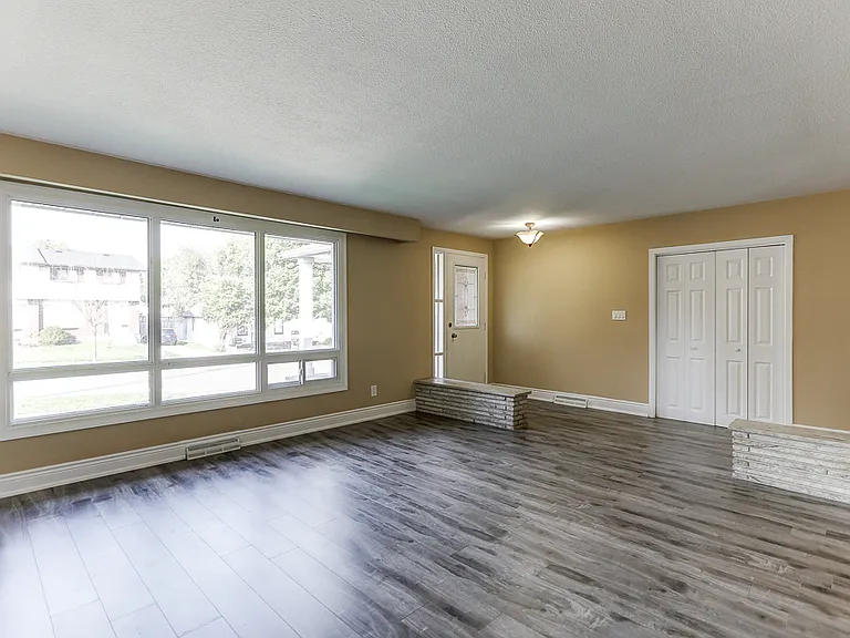 293 Mitchell Ave #MAIN FLOOR — Photo 7