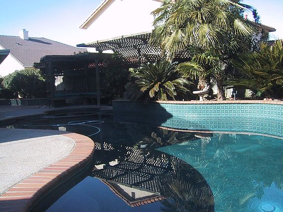 3rd image of 570 Gianelli St