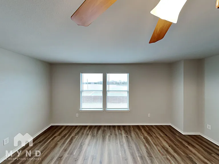 307 Susan Way — Photo 17