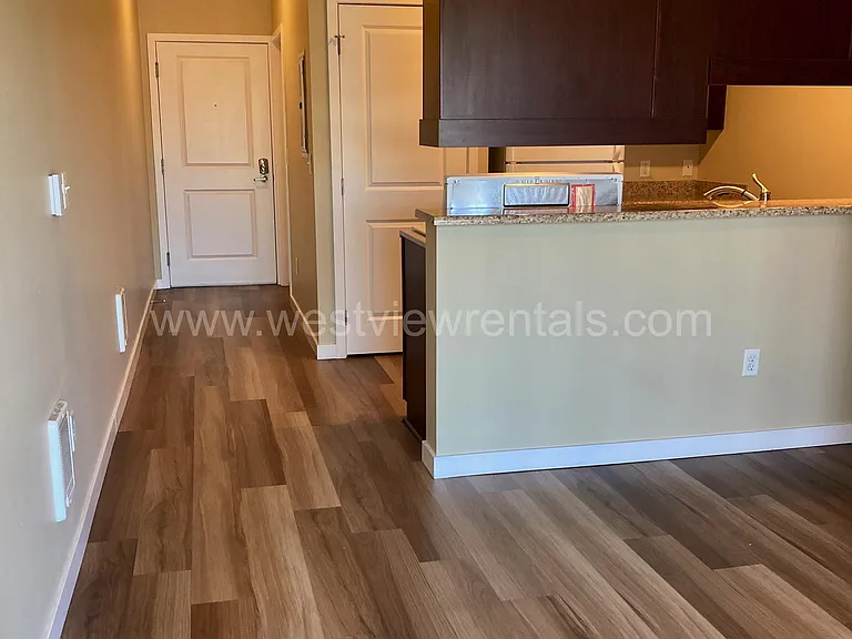200 E Maple St — Photo 390