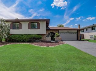 7222 Richard Rd, Darien, IL 60561