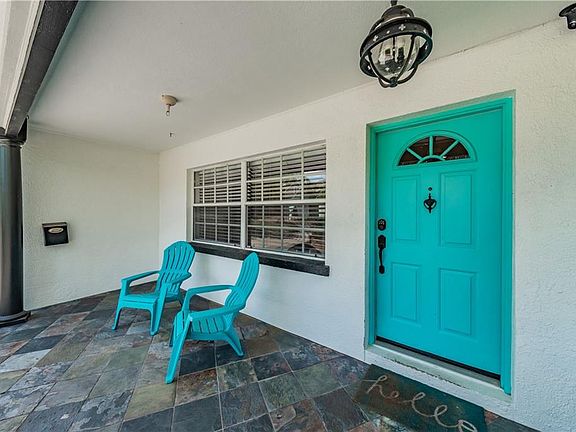 3rd image of 916 Cordova Blvd NE