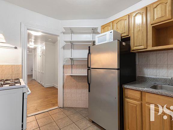 2nd image of 321 E Houston St APT 3