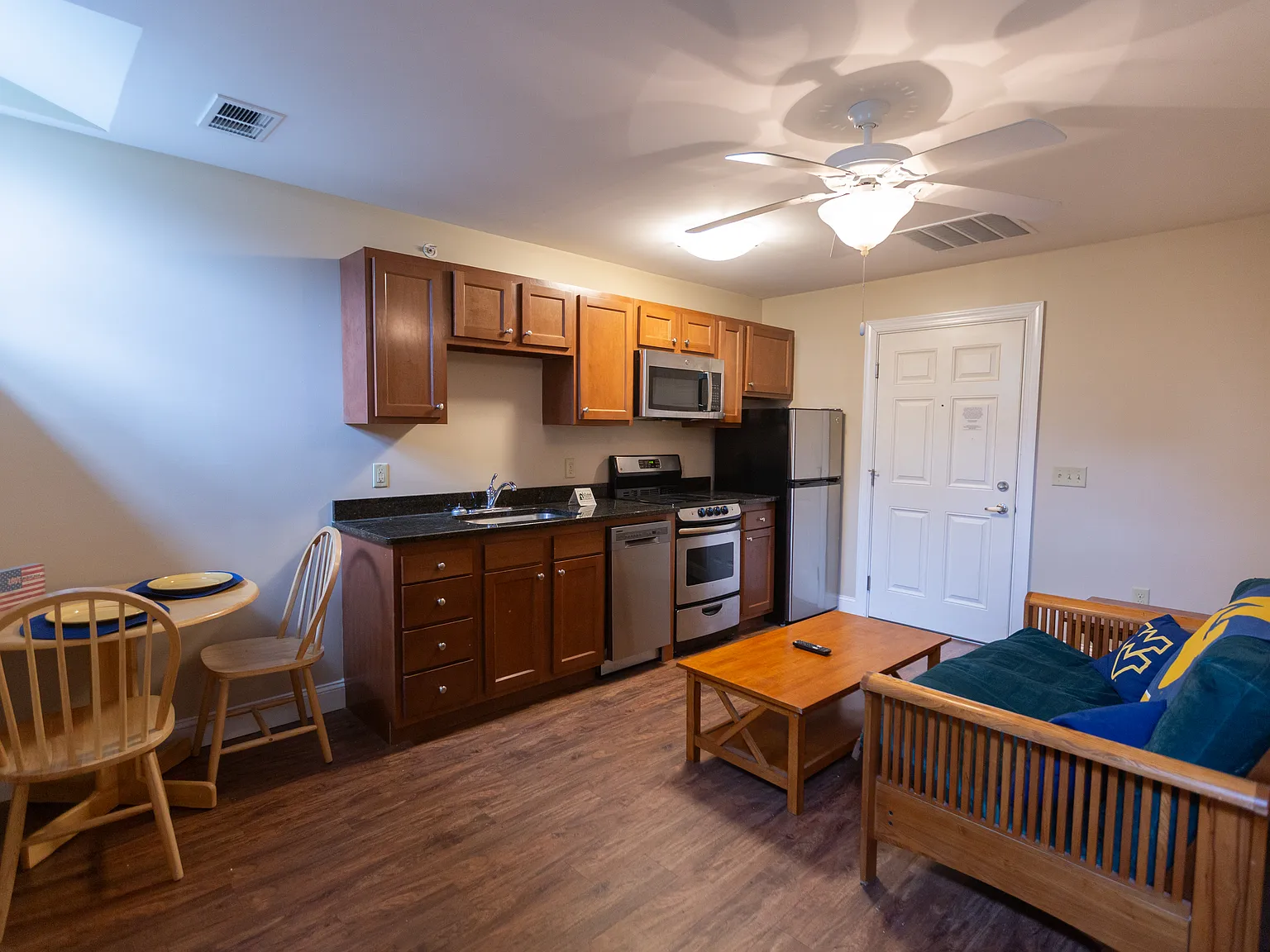 Brownstone — Photo 2