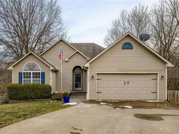 10905 N Oxford Ave, Kansas City, MO 64157