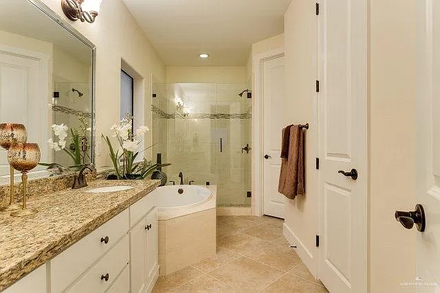 4904 Nevis Dr — Photo 7