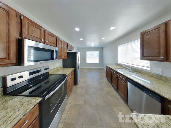 5th image of 10044 W Highland Ave