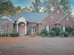 8 Greenbrier Ln, Pinehurst, NC 28374