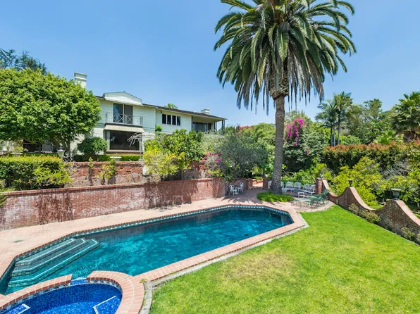 1120 Summit Dr, Beverly Hills, CA 90210