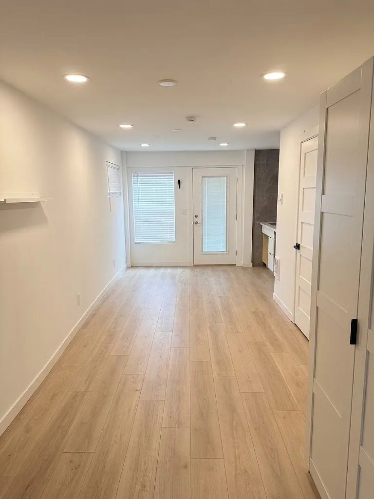 Studio, $1,250 — Photo 1