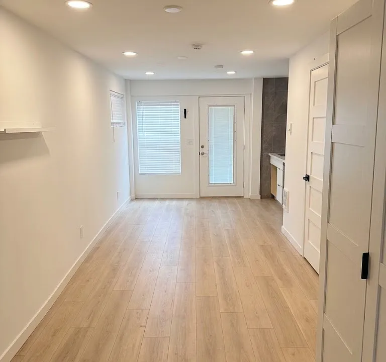 1728 Martin Luther King Jr Way S #C