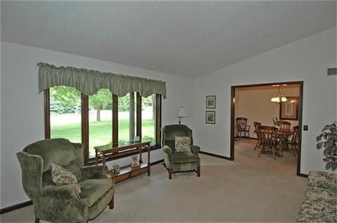 5th image of 3017 E Oakland Ave