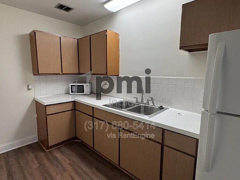 2323 Newton St #20 — Photo 2