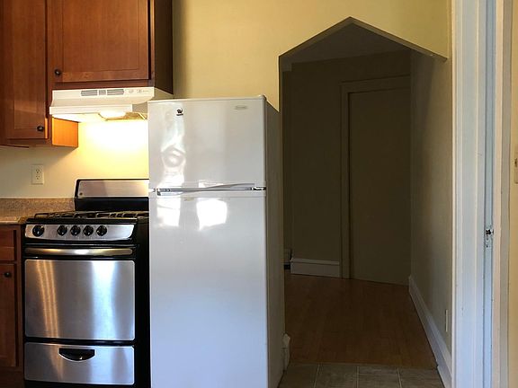 2nd image of 1213 E Saveland Ave