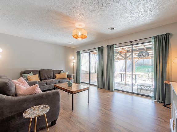3rd image of 2665 Glade Dr