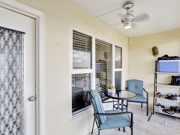 4th image of 806 SE 7th Street #403