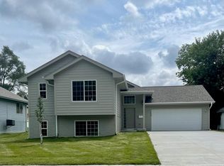 2875 Crown Point Ave, Omaha, NE 68111