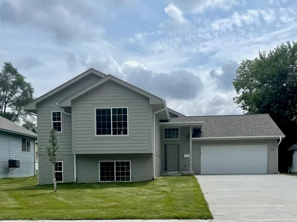 2875 Crown Point Ave, Omaha, NE 68111