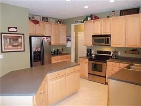 3rd image of 586 Rolling Brooke Way