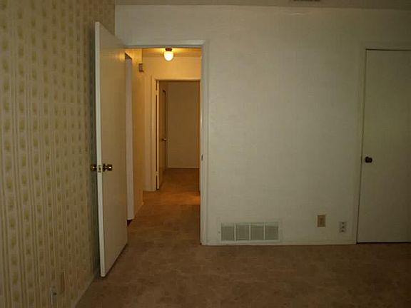 4th image of 2114 Pontiac Dr