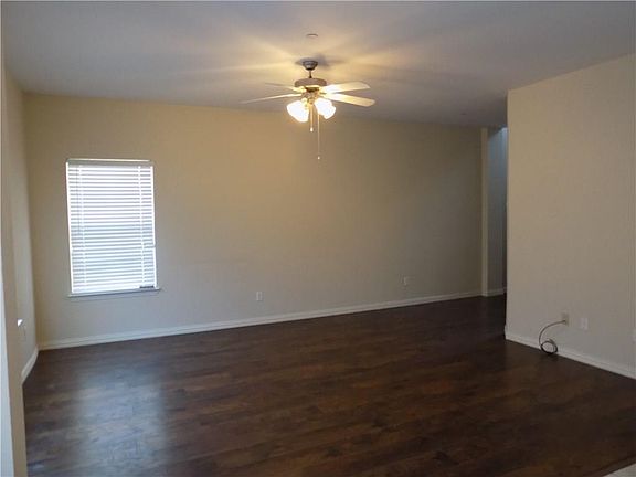 4th image of 8737 Manhattan Ave