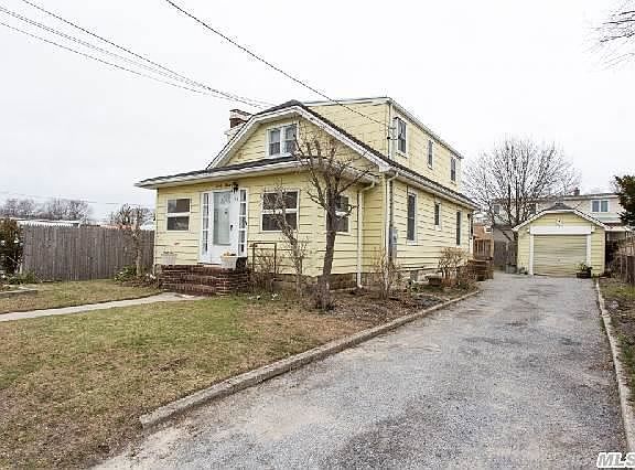 2nd image of 23 Dahlia St
