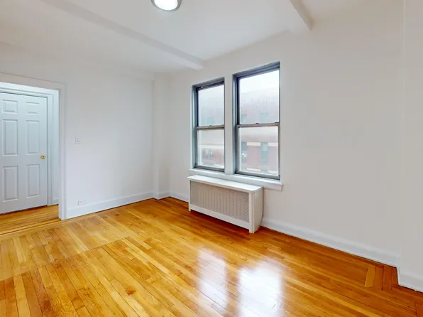 301 East 38th Street image 10 of 25