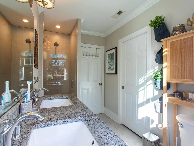 1735 Merriman Ave — Photo 6