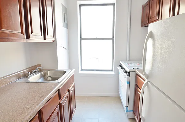 Rented by CITY SKYLINE REALTY INC | media 17