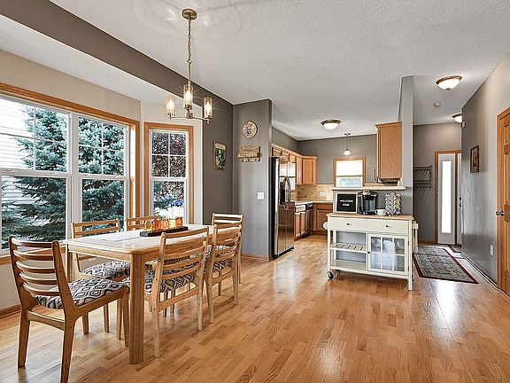 5th image of 1095 Barclay St