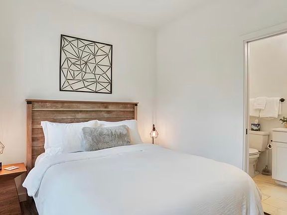 4th image of 3809 Valley View Rd #14