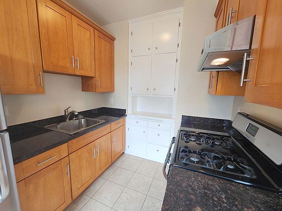 4th image of 510 26th Ave #201