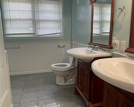 5th image of 1400 Johnson Dr