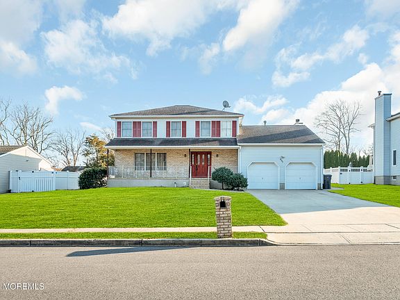 2nd image of 951 Somerset Drive