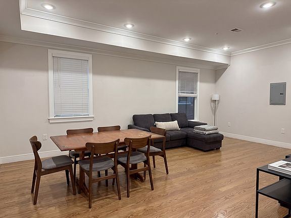 4th image of 464 Sumner St #22