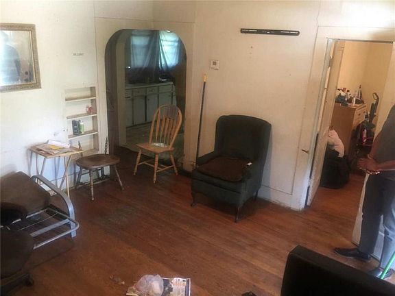4th image of 1332 E Jefferson Ave