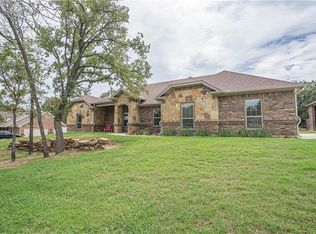 601 Doaks Dr, Runaway Bay, TX 76426
