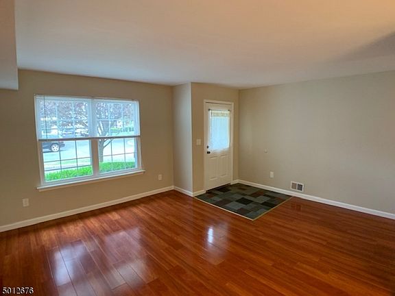 2nd image of 364 Cotswold Pl