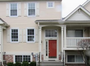 1083 Manchester Cir, Grayslake, IL 60030