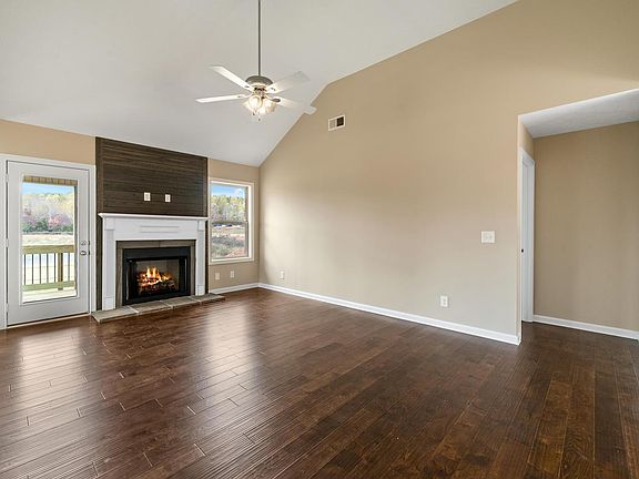 5th image of 137 Rossview Pl