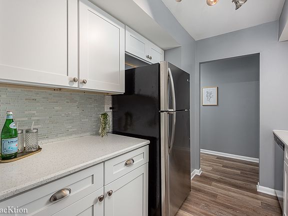 4th image of 2210 Country Club Dr APT 14