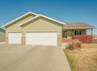 1115 Sorrento Pl, Bismarck, ND 58501