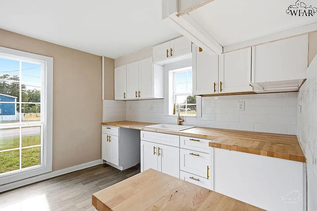 1000 E Crafton St — Photo 3