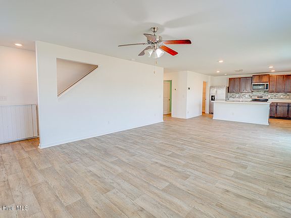 2nd image of 681 Loftus Way NE