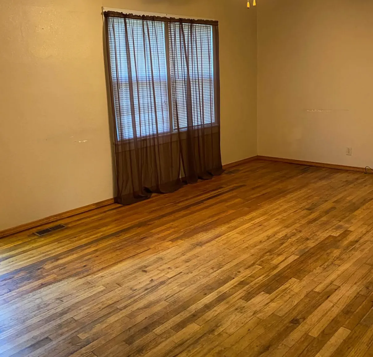 3 bed, 1015 sqft, $1,100 — Photo 2