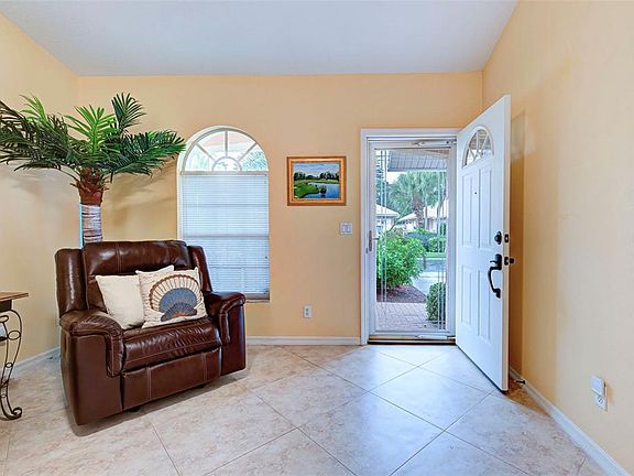 4th image of 1213 Berkshire Cir