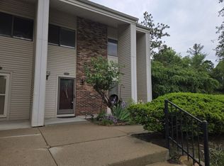 6136 Palomino Ct #1, West Bloomfield, MI 48322
