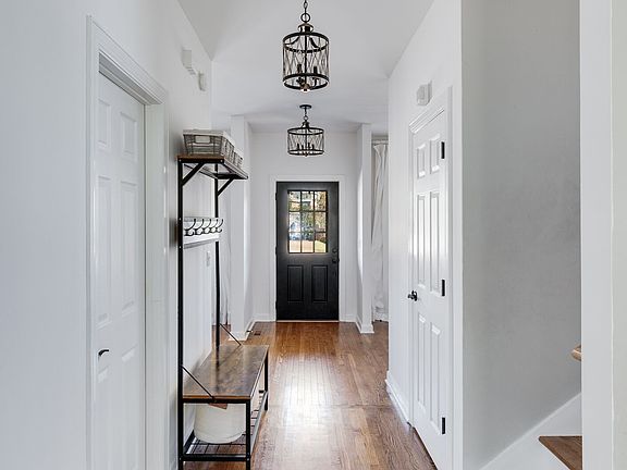 3rd image of 6865 Collinswood Dr