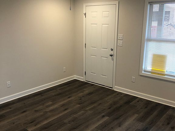 4th image of 150 Castlebar Cir